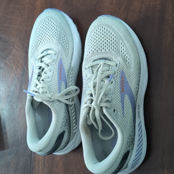 Brooks Ariel GTS 24 Grey and Lavender Athletic Shoes - Picture 2 of 4